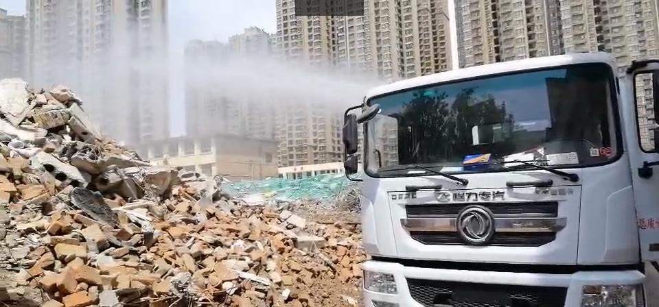 遠程噴霧除塵車就選湖北龍馬霧炮車